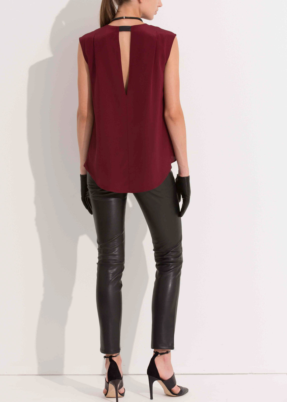 Women's Sleeveless Round Neck Hi Lo Top