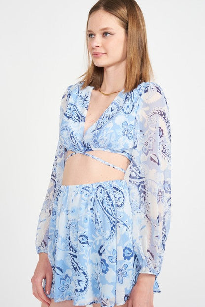 PRINTED V NECK CROP TOP