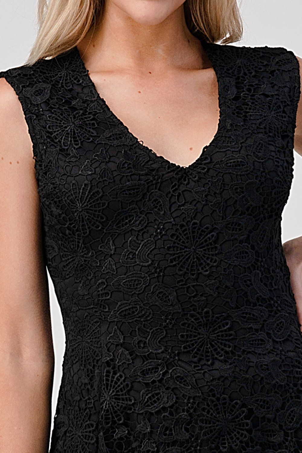Sleeveless V-Neck Lace Peplum Top