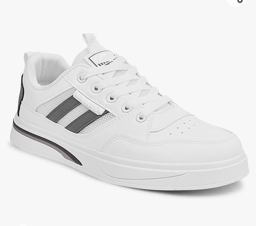 White Men's Sneakers (SIZE 8K)
