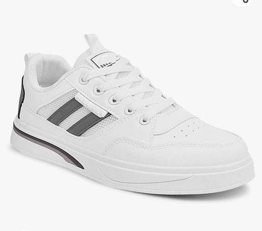 White Men's Sneakers (SIZE 6K)